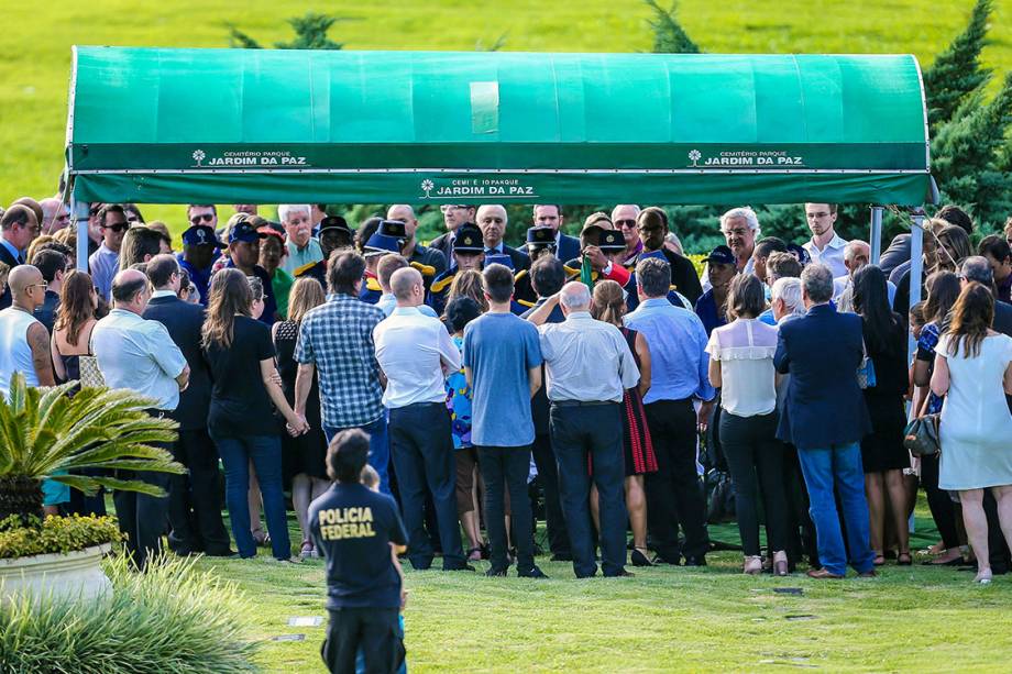 Funeral do ministro do STF Teori Zavascki, no Cemitério Jardim da Paz, em Porto Alegre