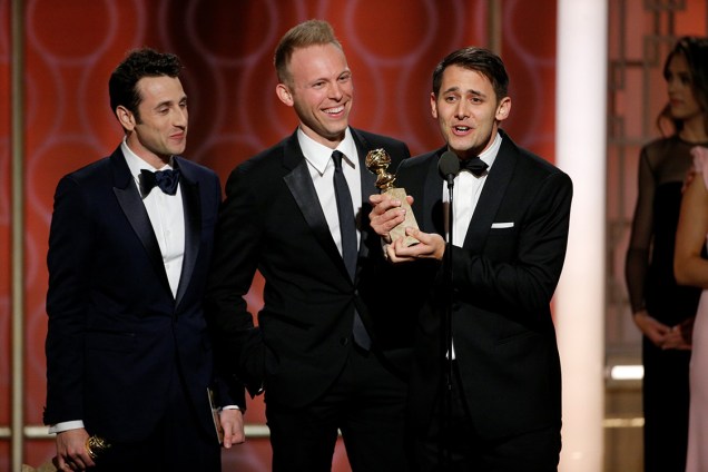 Justin Hurwitz, Benj Pasek e Justin Paul recebem o prêmio de de melhor trilha sonora po 'La La Land'