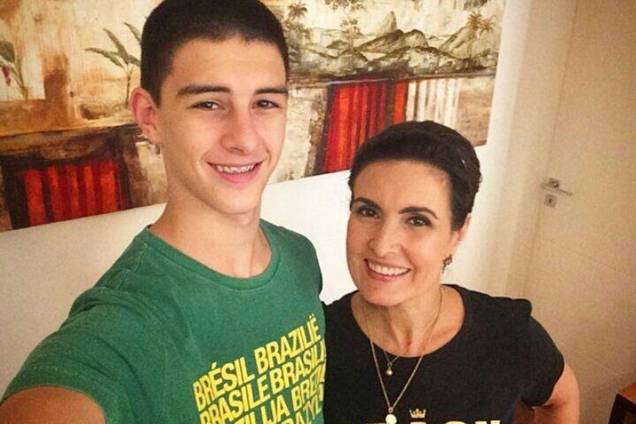Fátima Bernardes e o filho Vinícius Fátima Bernardes e o filho Vinícius