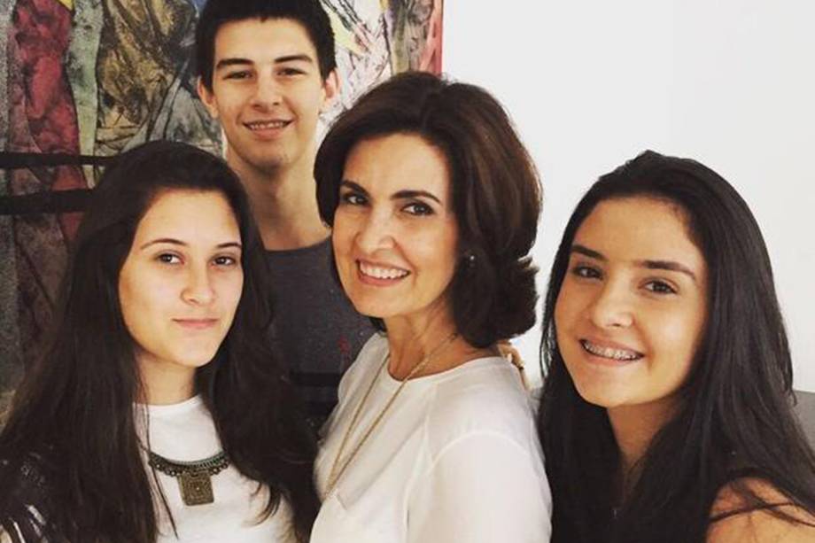 Fátima Bernardes com os filhos Vinícius, Lara e Beatriz