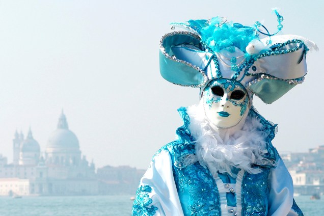 Carnaval pelo mundo - Itália: Folião mascarado durante o Carnaval de Veneza - 20/02/2017
