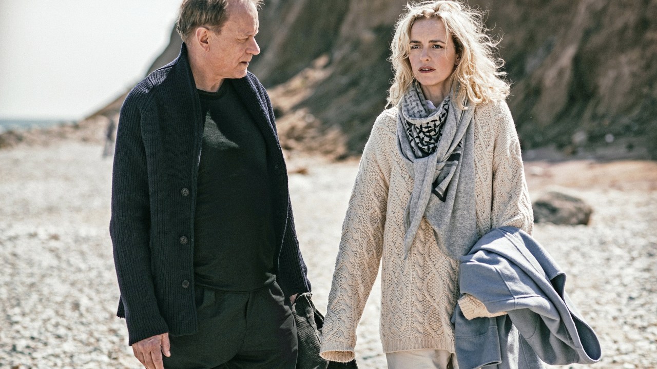 Stellan Skarsgård e Nina Hoss no filme 'Return to Montauk'