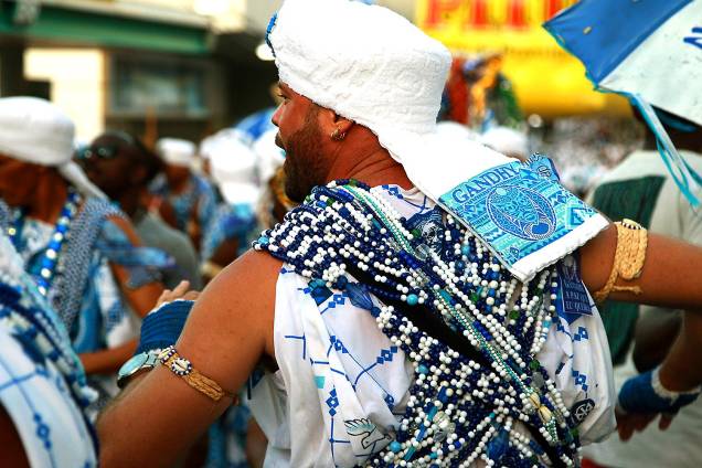 Folião no bloco Filhos de Gandhy em Salvador, Bahia - 27/02/2017 Folião no bloco Filhos de Gandhy em Salvador, Bahia - 27/02/2017