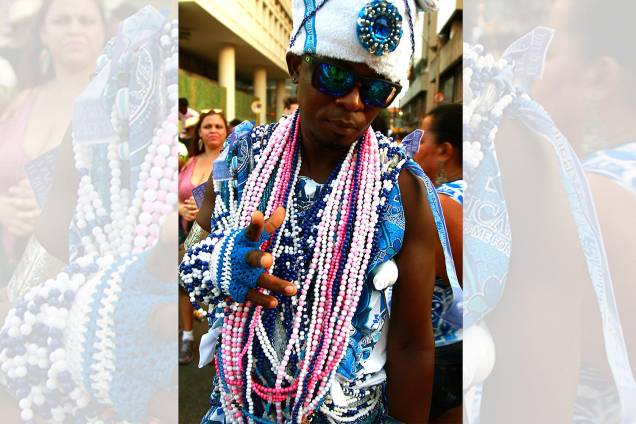 Folião no bloco Filhos de Gandhy em Salvador, Bahia - 27/02/2017 Folião no bloco Filhos de Gandhy em Salvador, Bahia - 27/02/2017