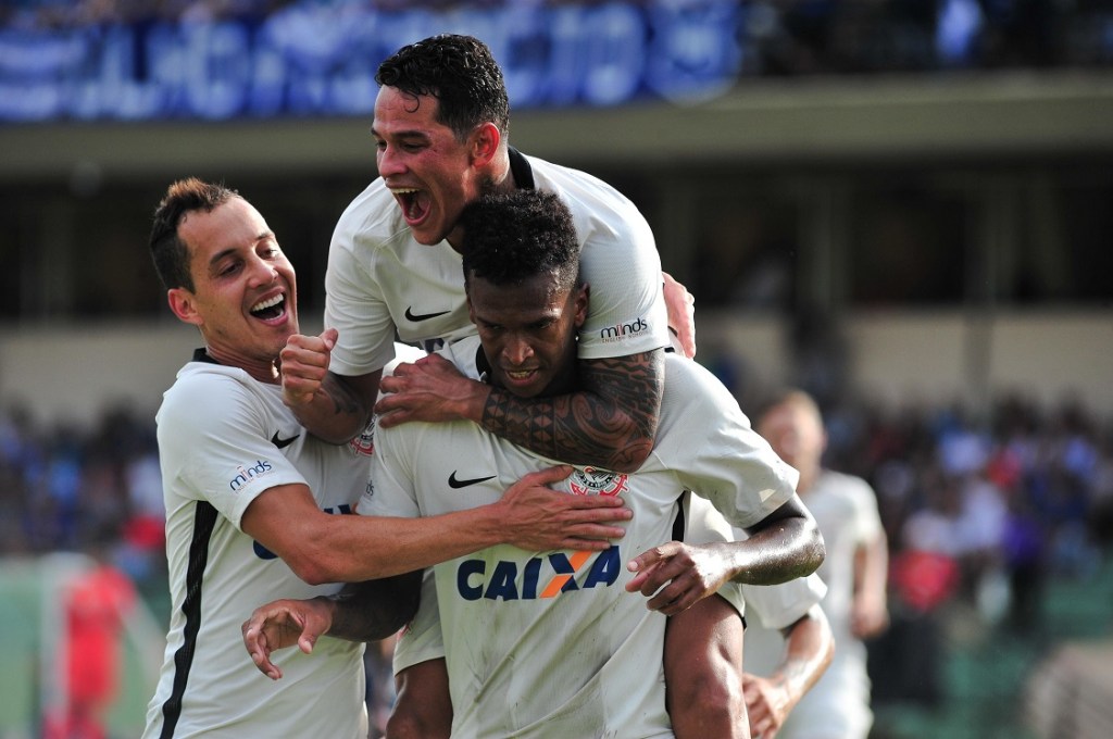 Jô, do Corinthians comemora seu primeiro gol durante o jogo entre São Bento x Corinthians realizado no Estádio Municipal Walter Ribeiro, o CIC, em Sorocaba. A partida é válida pela 1ª rodada do Paulistão 2017
