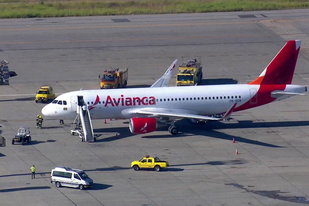 Avião faz pouso forçado no Aeroporto de Guarulhos em São Paulo