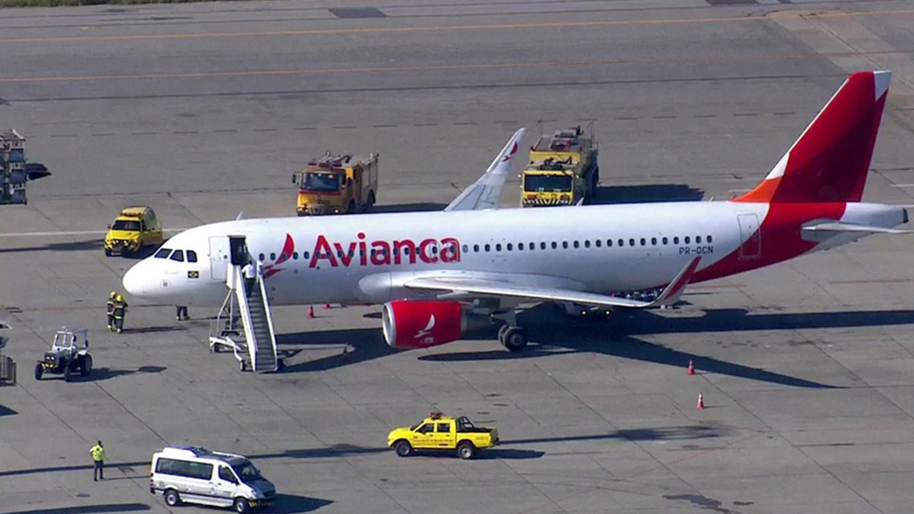Avião faz pouso forçado no Aeroporto de Guarulhos em São Paulo