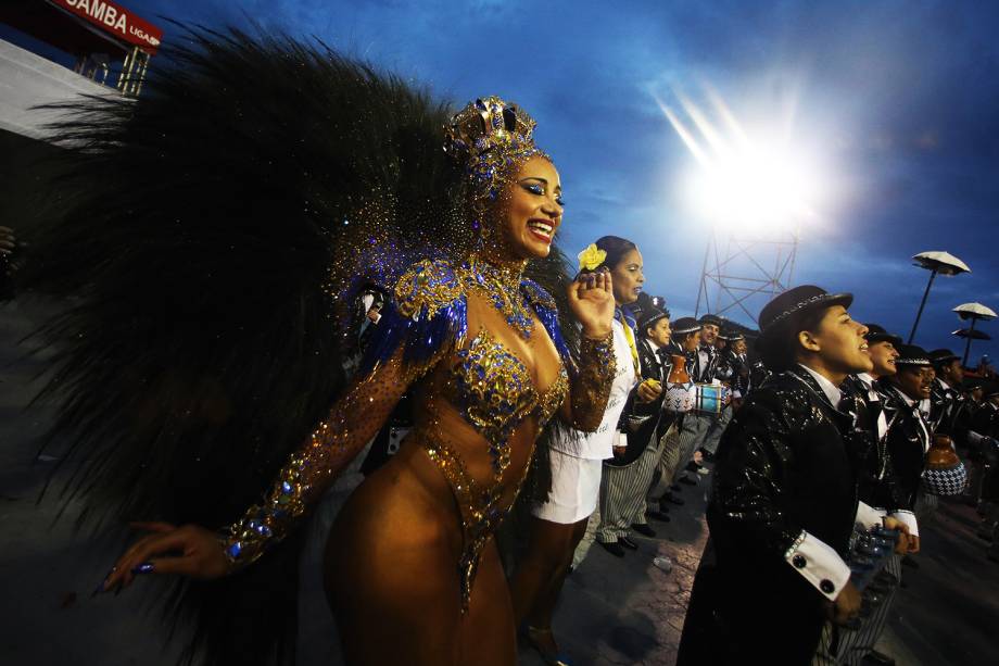 Cinthia Santos, rainha de bateria da escola de samba Águia de Ouro, durante desfile no Sambódromo do Anhembi, em São Paulo (SP) - 25/02/2017