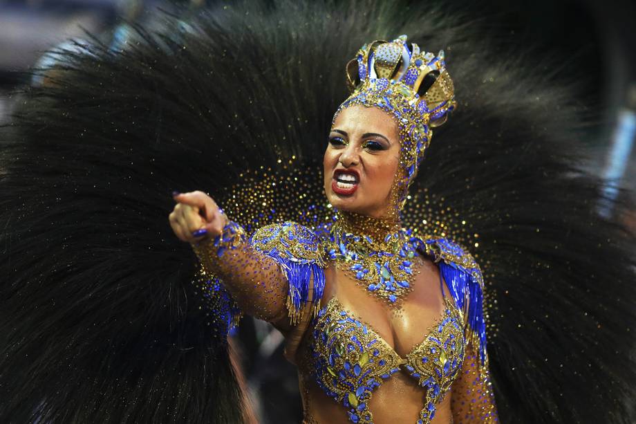 Cinthia Santos, rainha de bateria da escola de samba Águia de Ouro, durante desfile no Sambódromo do Anhembi, em São Paulo (SP) - 25/02/2017