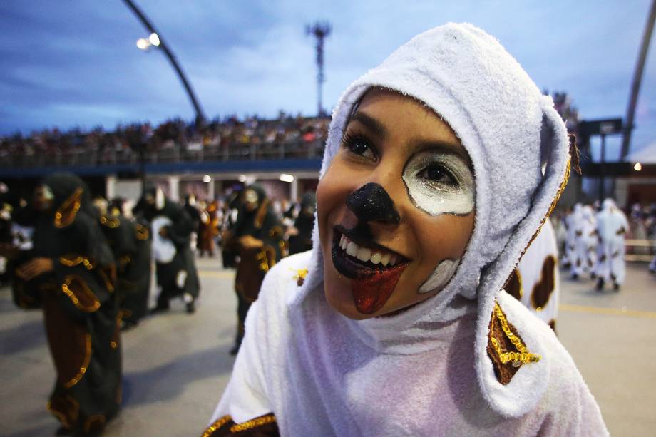 Com o enredo 'Amor com amor se paga – Uma história animal', a escola Águia de Ouro fecha a primeira noite de desfiles no Sambódromo do Anhembi, em São Paulo (SP) - 25/02/2017