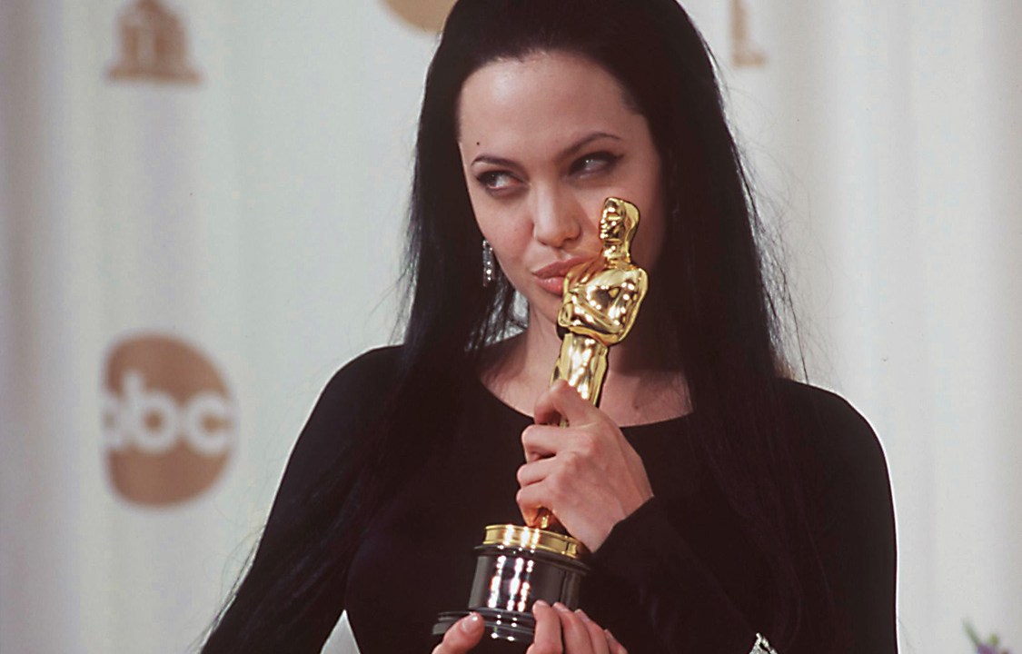 Piores looks do Oscar: Angelina Jolie em 2000