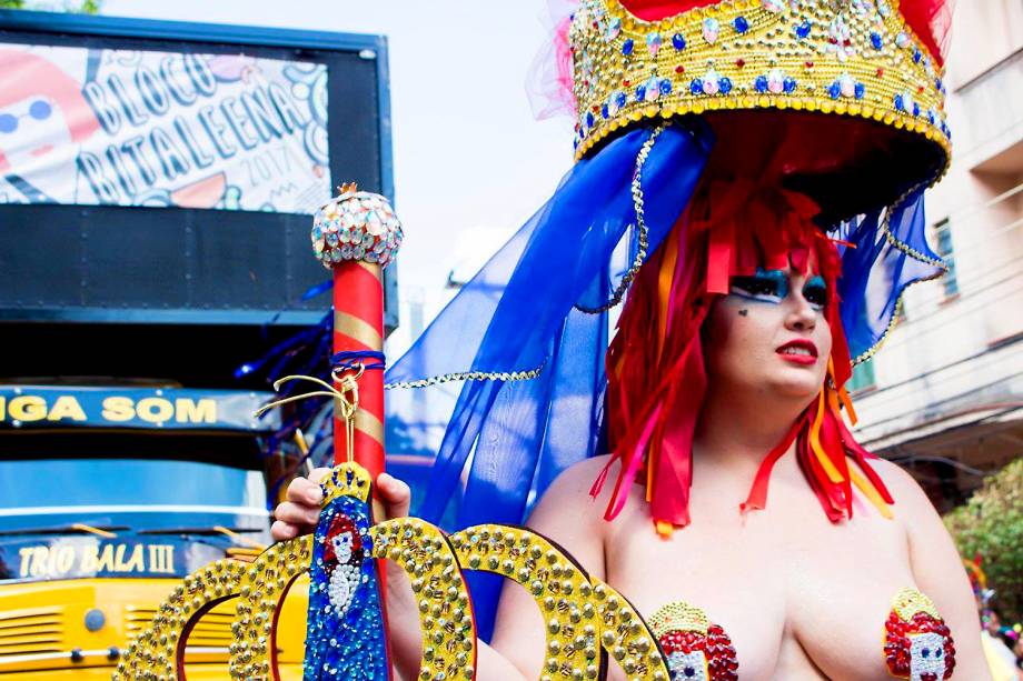 Madrinha do bloco "Ritaleena", Cherry Pop,  durante o desfile de pré-carnaval em São Paulo - 18/02/2017