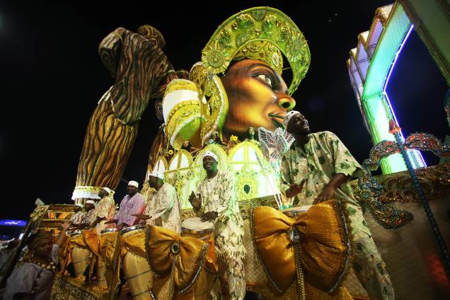 Carro alegórico da escola de samba Vai-Vai, responsável por derramar água na pista do Sambódromo do Anhembi - 26/02/2017 Carro alegórico da escola de samba Vai-Vai, responsável por derramar água na pista do Sambódromo do Anhembi - 26/02/2017