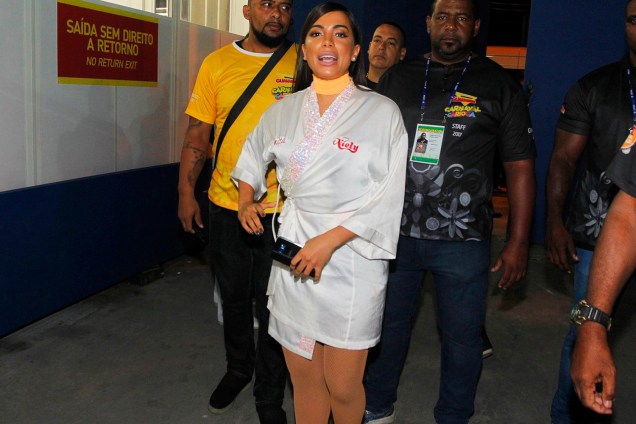 A cantora Anitta chega para show no Camarote Guanabara - 27/02/2017