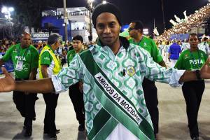 O ex-jogador Ronaldinho Gaúcho desfila pela escola de samba Mocidade Independente de Padre Miguel,no Sambódromo da Marquês de Sapucaí - 28/02/2017