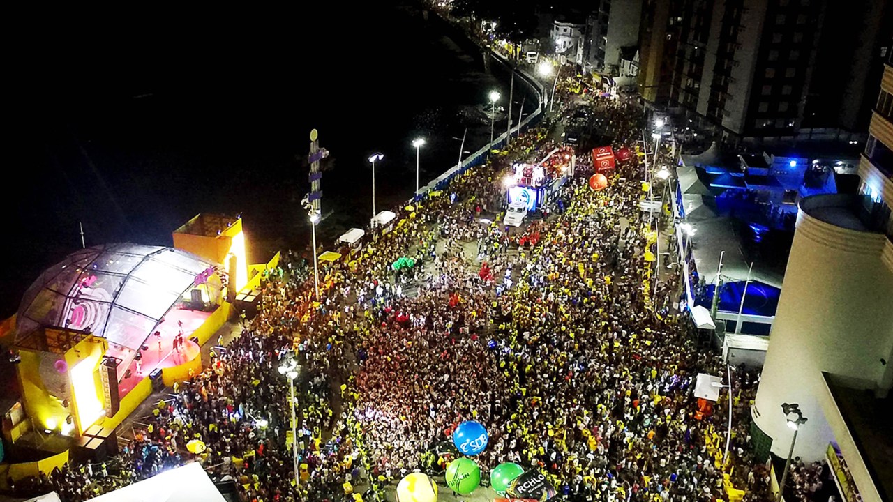 Terceiro dia de Carnaval no Circuito Barra-Ondina, em Salvador (BA) - 24/02/2017