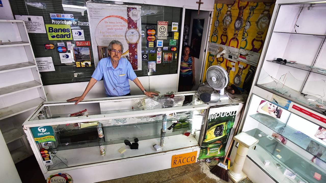 O dono da relojoaria Quartz, Carlos Walmir Nascimento, de 76 anos