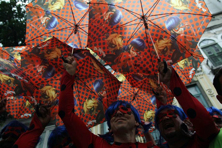 Foliões curtem o Carnaval no Rio de janeiro no bloco de rua tradicional Cordão da Bola Preta - 25/02/2017
