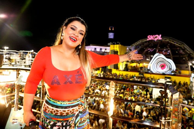 Preta Gil durante seu show no trio elétrico em Salvador, Bahia