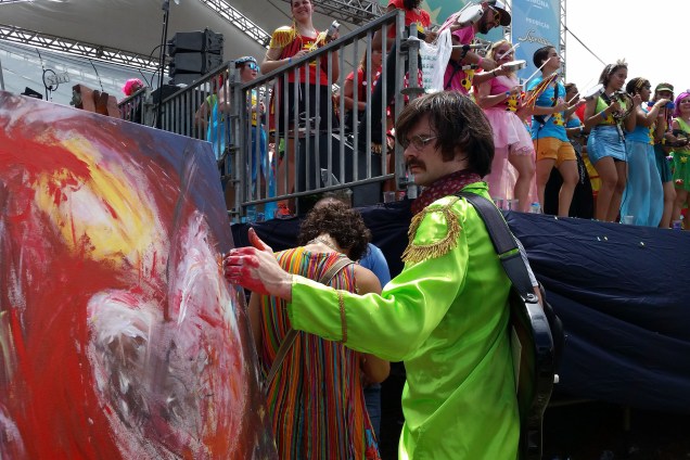 Bloco do Sargento Pimenta comemora 7º carnaval e 50 anos do álbum dos Beatles