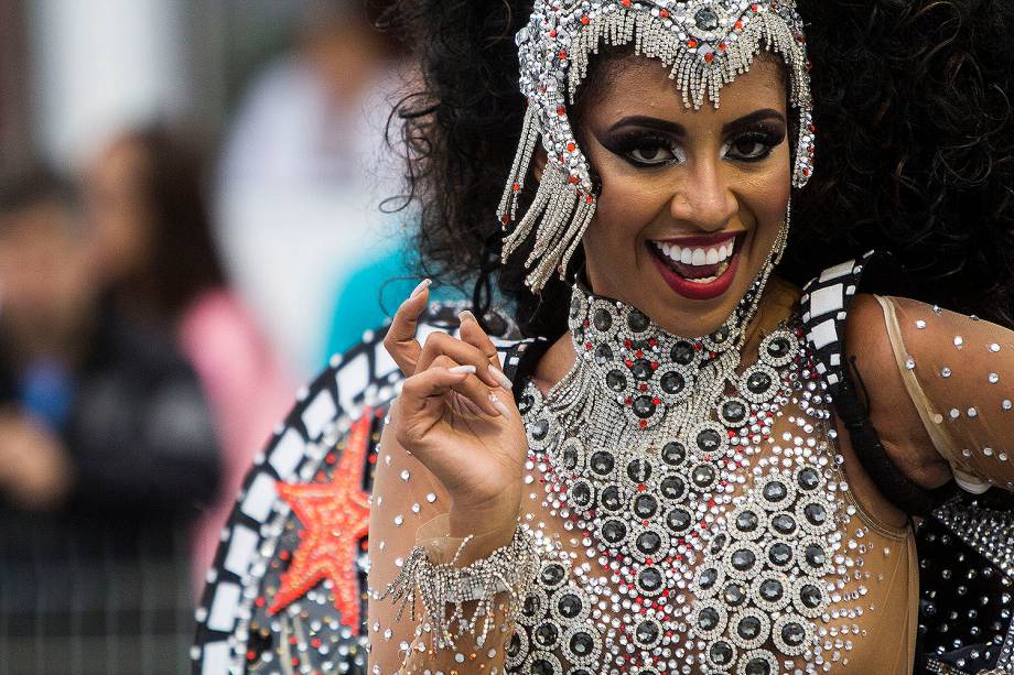 Com tema  'Amor com amor se paga – Uma história animal', escola Águia de Ouro fecha o primeiro dia de carnaval em São Paulo