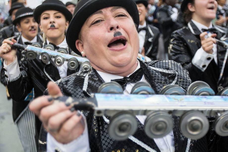 Com tema  'Amor com amor se paga – Uma história animal', escola Águia de Ouro fecha o primeiro dia de carnaval em São Paulo