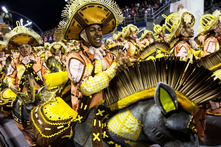 A escola de samba Dragões da Real é a quarta escola a desfilar na segunda noite do Carnaval paulistano - 26/02/2017
