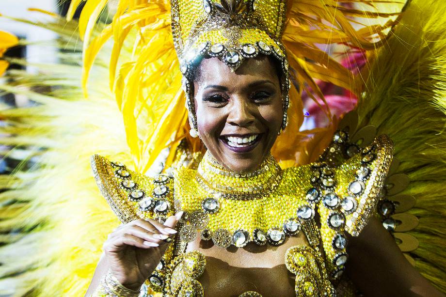 Gaviões da Fiel levanta a galera no primeiro dia de desfiles das escolas do grupo especial do Carnaval 2017 de São Paulo no Sambódromo do Anhembi na zona norte da capital paulistana - 25/02/2017