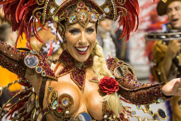 Tati Minerato, rainha da escola Gaviões da Fiel, durante desfile no Sambódromo do Anhembi, em São Paulo (SP) - 25/02/2017 Tati Minerato, rainha da escola Gaviões da Fiel, durante desfile no Sambódromo do Anhembi, em São Paulo (SP) - 25/02/2017