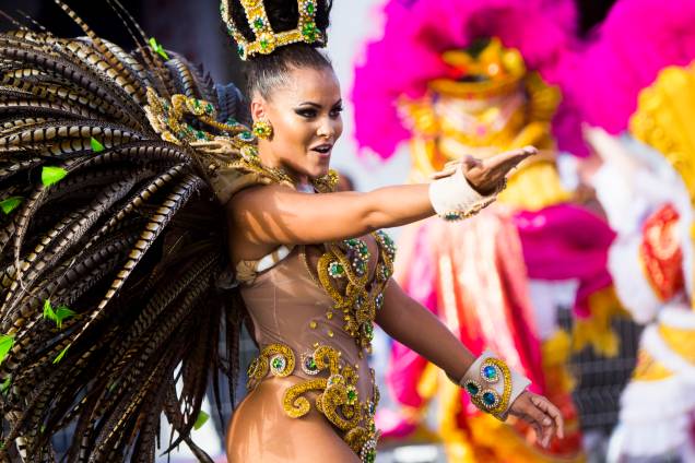Rosas de Ouro fecha o desfile de carnaval no Sambódromo Anhembi, no segundo dia de carnaval em São Paulo Rosas de Ouro fecha o desfile de carnaval no Sambódromo Anhembi, no segundo dia de carnaval em São Paulo