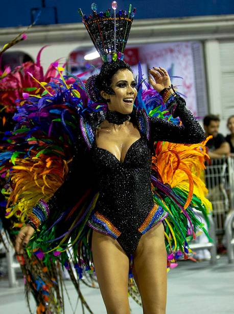 Daniela Albuquerque, rainha de bateria da escola de samba Acadêmicos do Tucuruvi, durante desfile no Sambódromo do Anhembi - 25/02/2017