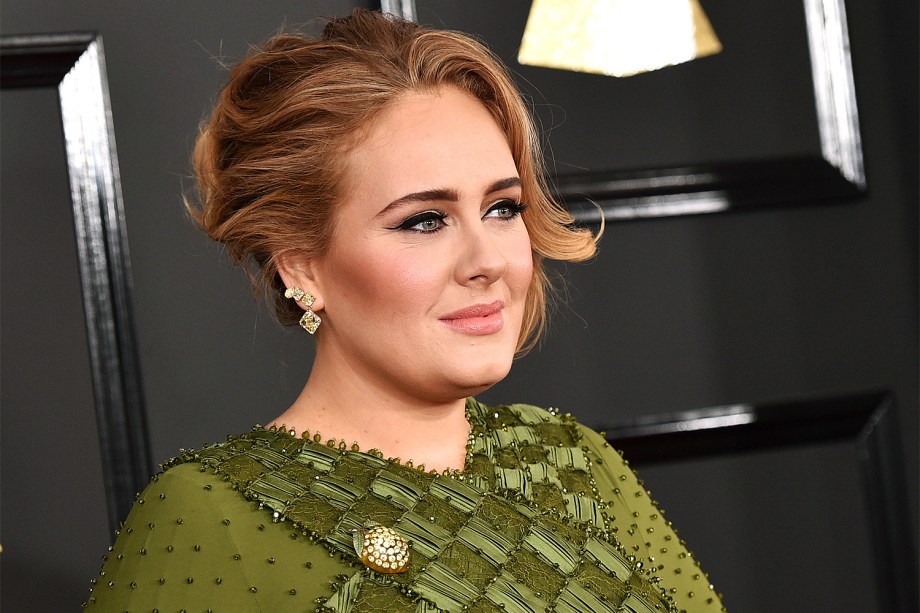 A cantora Adele chega para a cerimônia da 59ª edição do Grammy no Staples Center, em Los Angeles, nos Estados Unidos - 12/02/2017