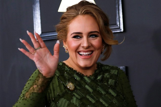 A cantora Adele durante a cerimônia da 59ª edição do Grammy no Staples Center, em Los Angeles, nos Estados Unidos - 12/02/2017
