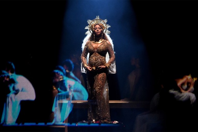 A cantora Beyoncé se apresenta grávida no Grammy 2017, em Los Angeles, nos Estados Unidos - 12/02/2017