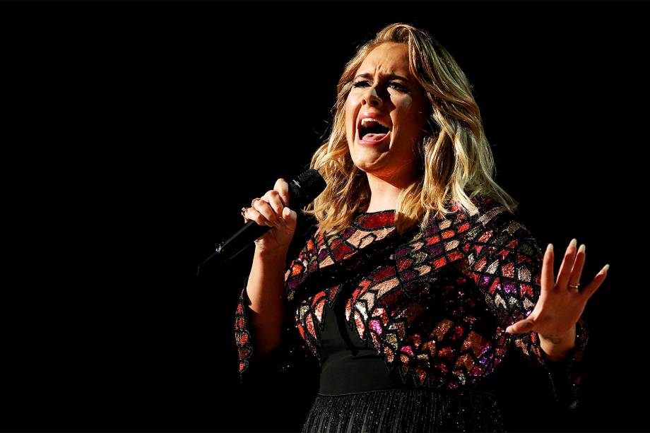 A cantora Adele durante a cerimônia da 59ª edição do Grammy no Staples Center, em Los Angeles, nos Estados Unidos - 12/02/2017