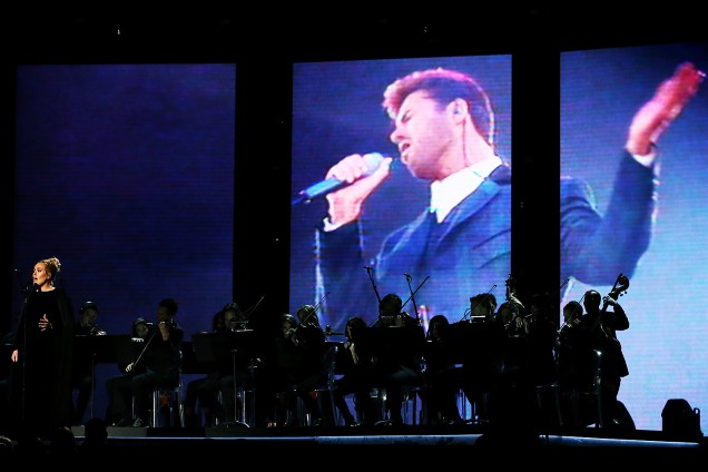 Adele pede para recomeçar apresentação durante  durante a cerimônia da 59ª edição do Grammy no Staples Center, em Los Angeles, nos Estados Unidos - 12/02/2017