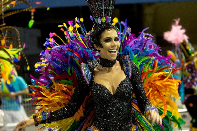 Daniela Albuquerque, rainha de bateria da escola de samba Acadêmicos do Tucuruvi, durante desfile no Sambódromo do Anhembi - 25/02/2017