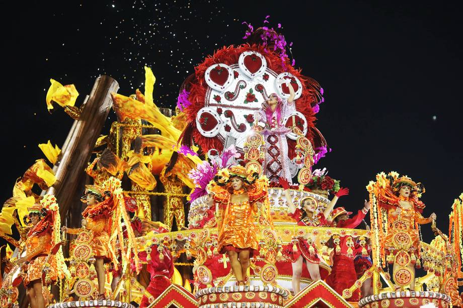 Desfile da escola de samba Dragões da Real, no Sambódromo do Anhembi, em São Paulo (SP) - 26/02/2017