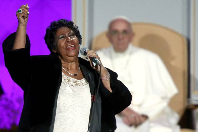 Aretha Franklin durante apresentação no Festival da Família, na visita do papa Francisco aos Estados Unidos em 2015