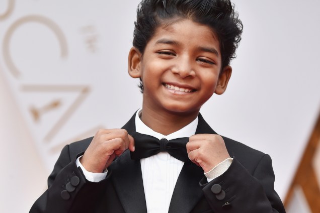 O ator mirim Sunny Pawar do filme 'Lion' chega para a cerimônia de premiação do Oscar em Hollywood - 26/02/2017