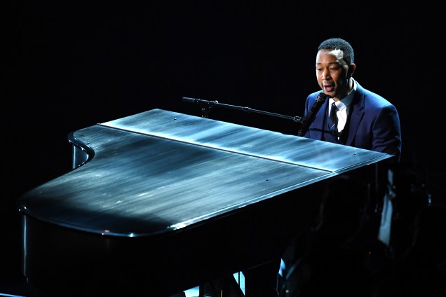 John Legend apresenta a canção "City of Stars" do filme 'La La Land: Cantando Estações' durante a cerimônia do Oscar - 26/02/2017