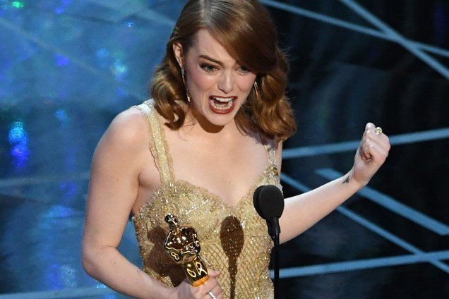 Emma Stone recebe o prêmio de Melhor Atriz pelo filme 'La La Land: Cantando Estações' - 27/02/2017