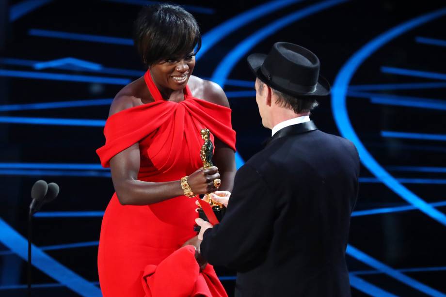 Viola Davis conquista o Oscar de Melhor Atriz Coadjuvante pelo filme 'Um Limite Entre Nós' - 26/02/2017