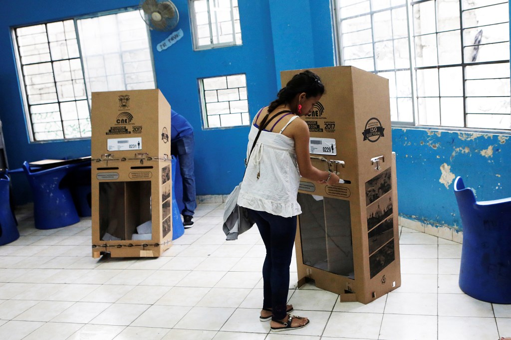 Equador realiza eleição presidencial neste domingo (19)