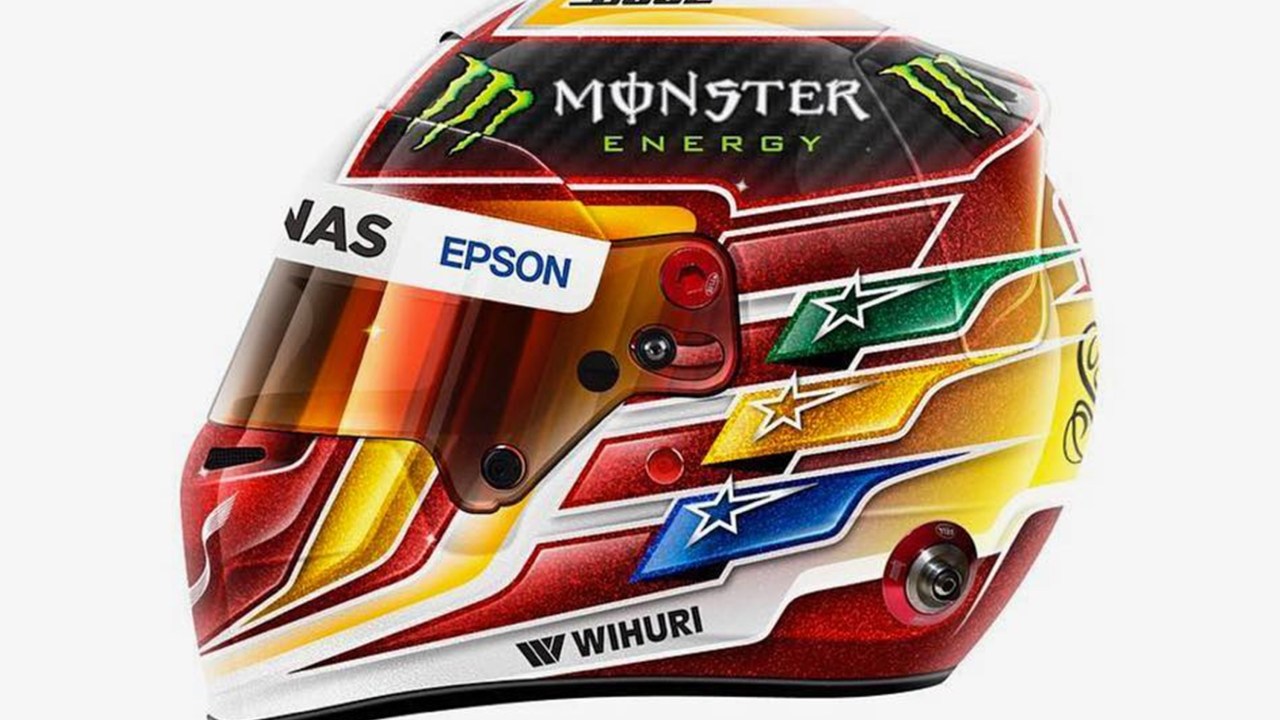 Lewis Hamilton apresenta capacete desenhado por brasileiro