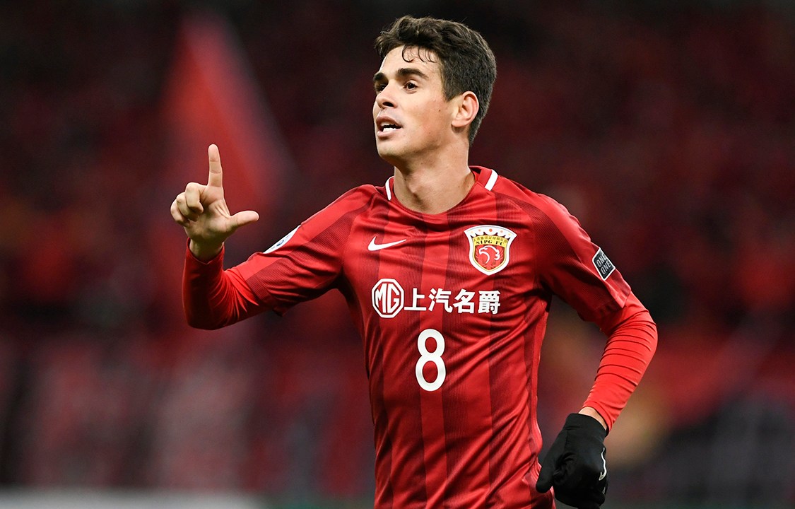 Oscar comemora gol durante partida entre Shanghai SIPG e Sukhotai, na China