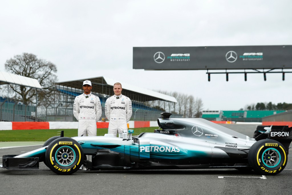 Lewis Hamilton e Valtteri Bottas apresentam novo carro da Mercedes