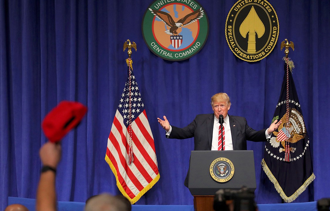 Presidente dos Estados Unidos, Donald Trump, visita base militar em Tampa, Flórida