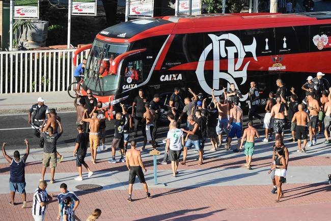 Tumulto antes da partida entre Botafogo e Flamengo, válida pelo Campeonato Carioca, no Engenhão, no Rio - 12/02/2017