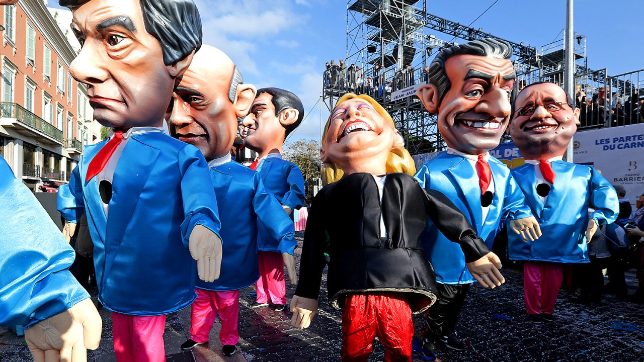 Carnaval pelo mundo - França: Bonecos gigantes de políticos franceses feitos de papel machê na 133ª Parada de Carnaval em Nice